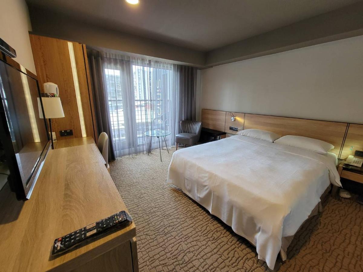 Hotel Simple + 4*